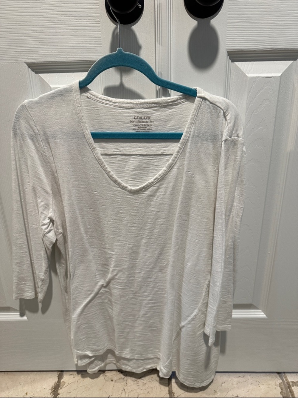 Chico's White V-Neck Long Sleeve Lightweight Top